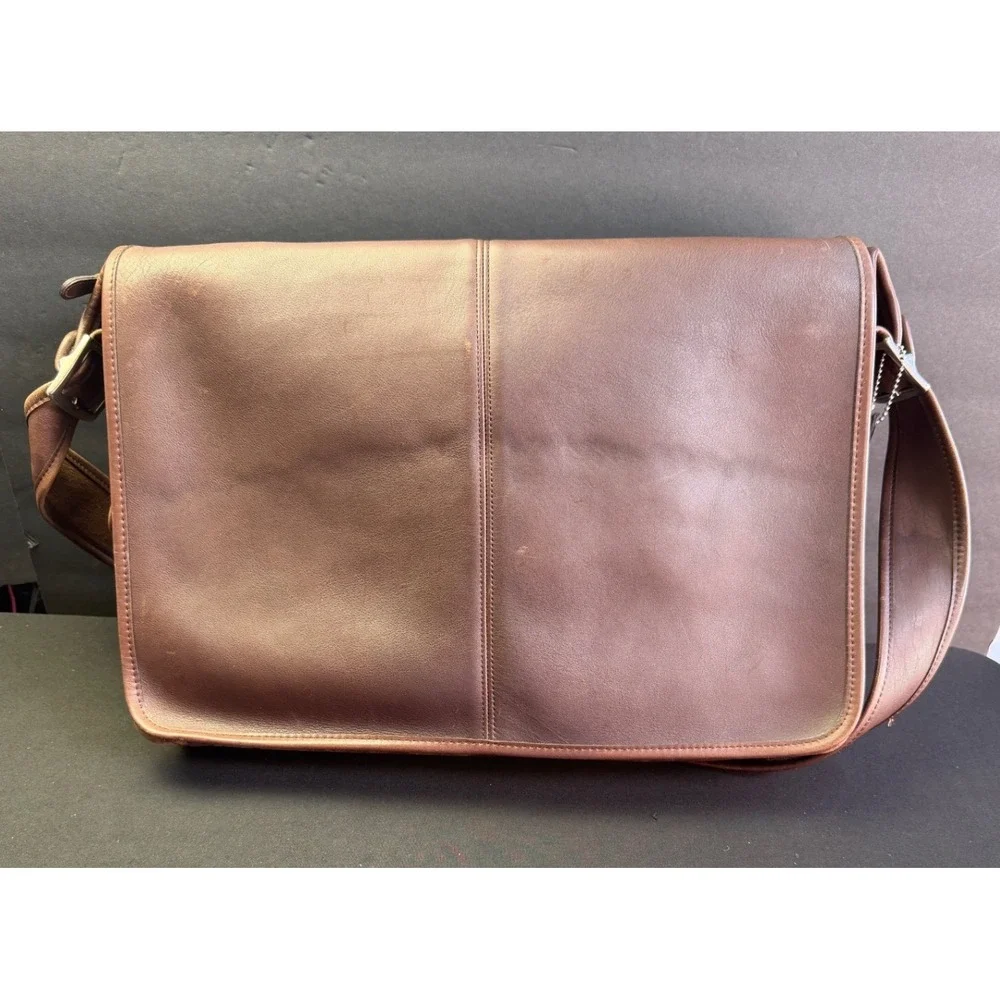 Coach 90s minimalism